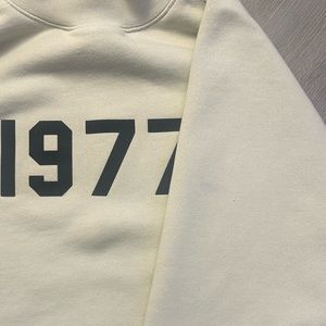 Men’s XL essential crew neck